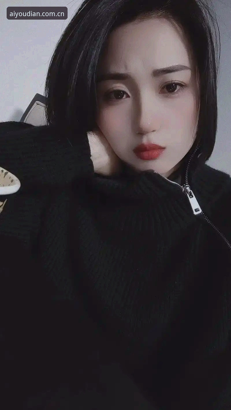 爱游戏朝晖版CN更新评测 大刘那天晚上又卡在登录界面了,屏幕上映出他拧着的眉头。他跟我说,当时就想着“行吧,老毛病又犯了”——旧版登录失败这事儿,从年初到现在,几乎每个月都碰上一两回。他干脆把手机往沙发上一丢,下楼买了瓶冰可乐。结果回来一看,锁屏上躺着条推送:“爱游戏朝晖版CN更新已上线,修复包同步推出,入口变更至主菜单。”大刘愣了两秒,骂了句“总算来了”,然后可乐都没来得及开,直接点了更新。